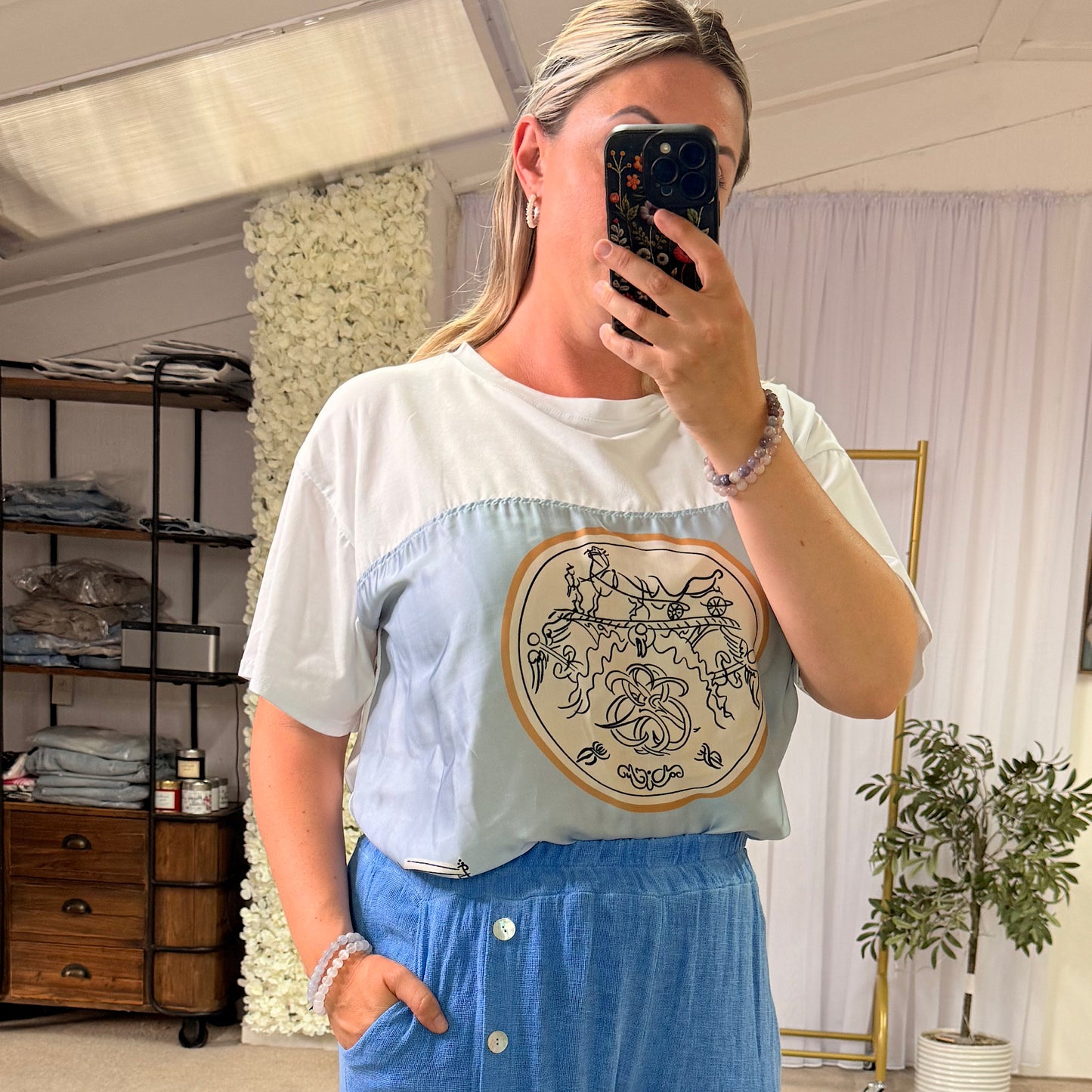 Oversized box shape t shirt with satin feel front
