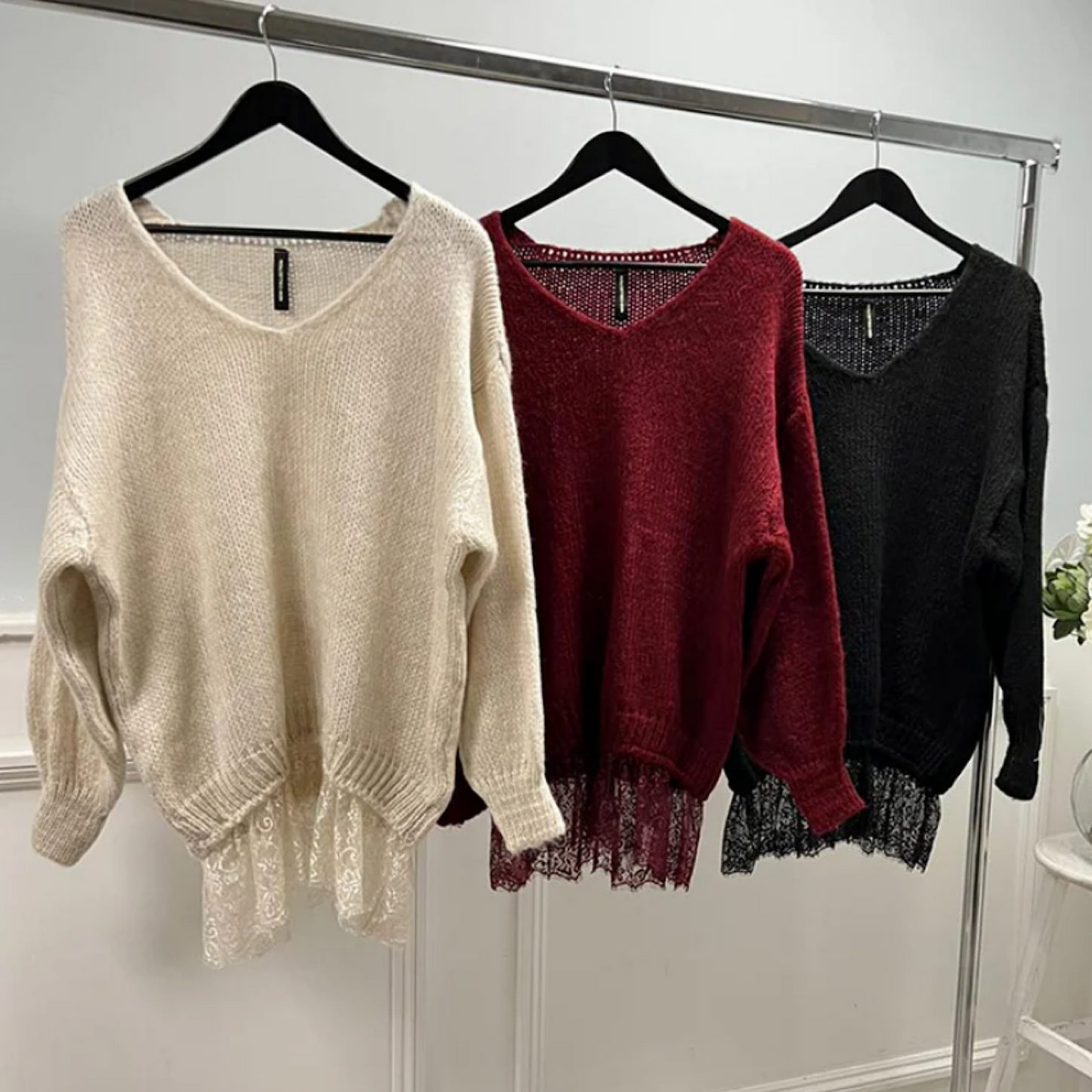 V neck lace hem knitted jumper