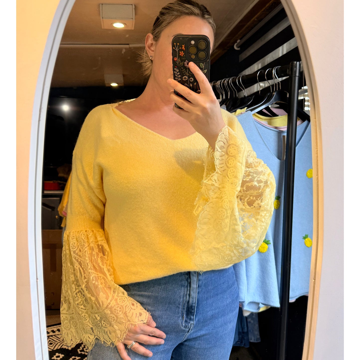 Lemon soft thin knit lace sleeved top