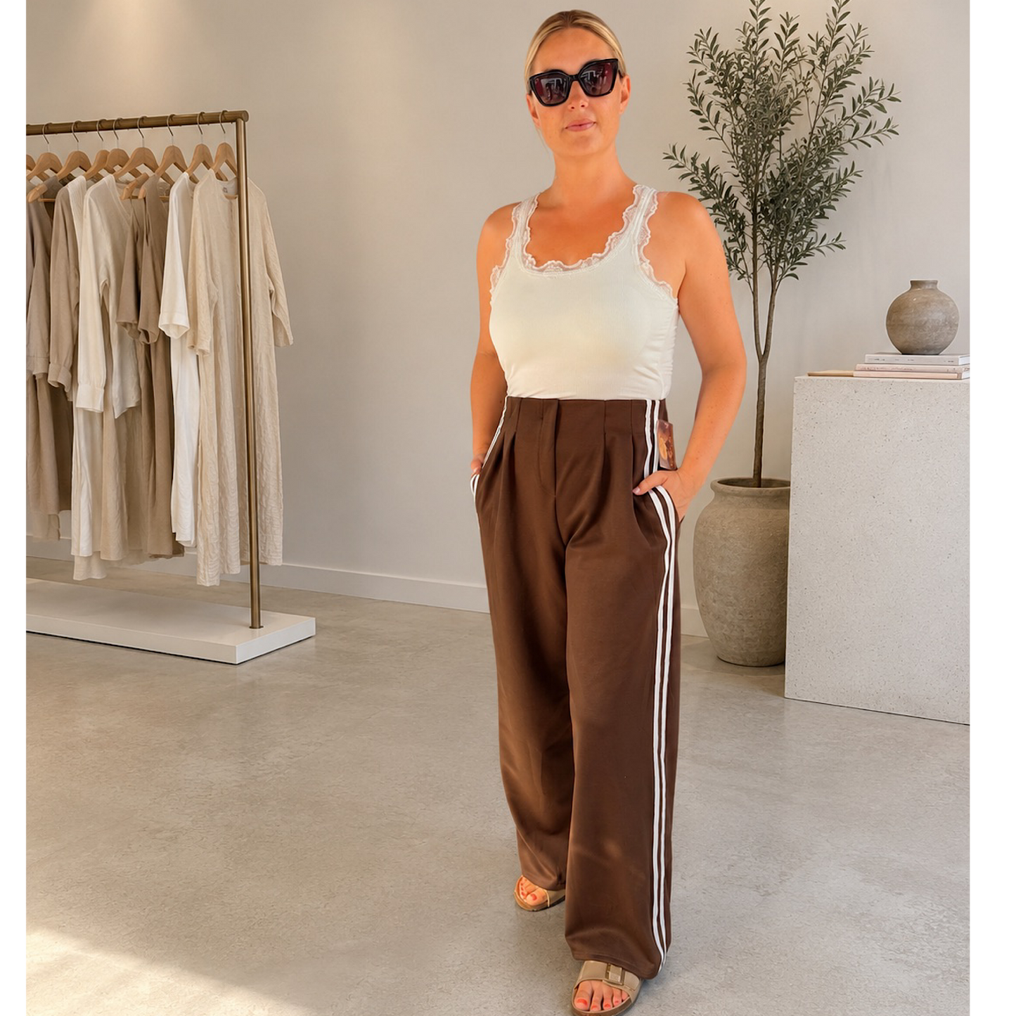 Barrel leg side stripe joggers