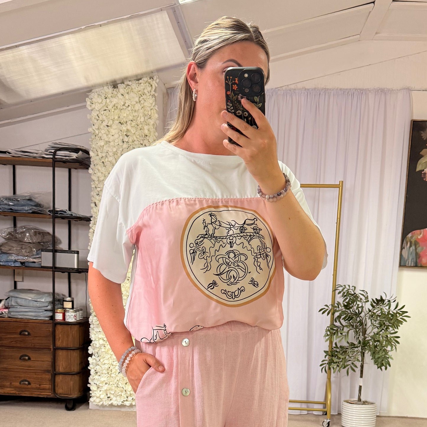 Oversized box shape t shirt with satin feel front