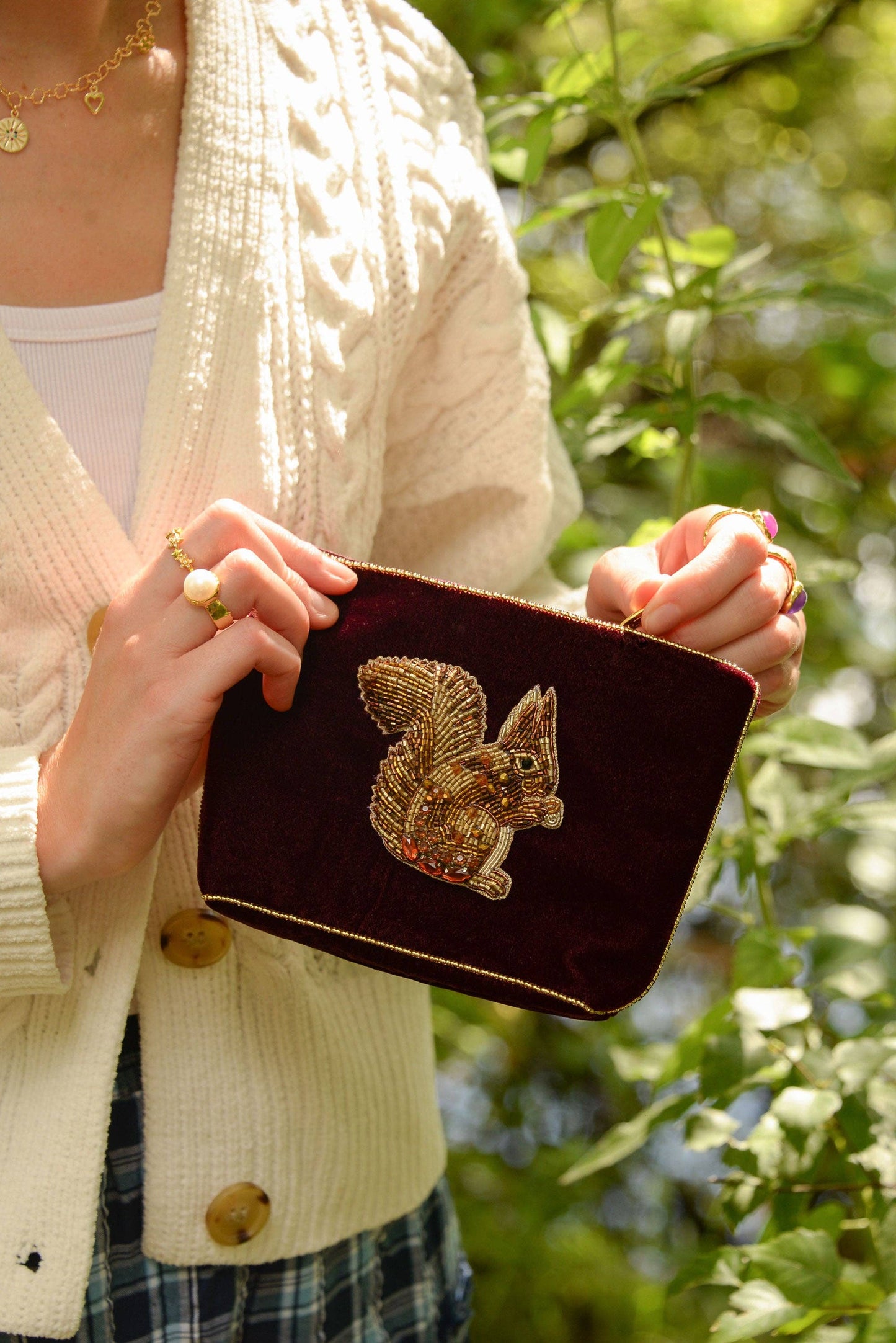 BURGUNDY SQUIRREL MEDIUM VELVET POUCH
